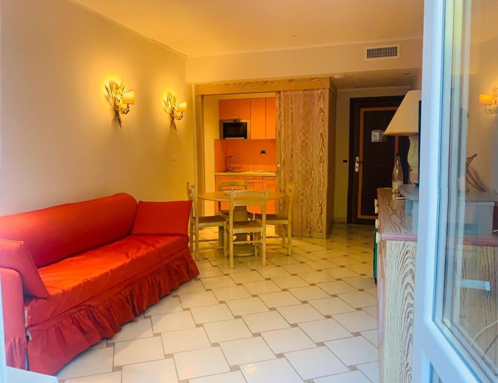 Appartamento 4 Posti Letto N 238 Presso Residence Golf Hotel Punta Ala Esterno foto