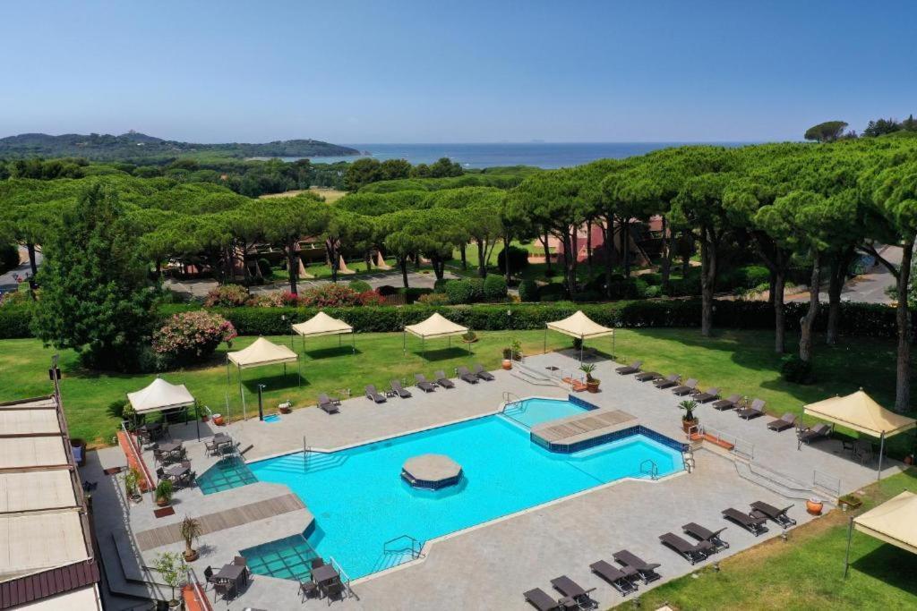 Appartamento 4 Posti Letto N 238 Presso Residence Golf Hotel Punta Ala Esterno foto